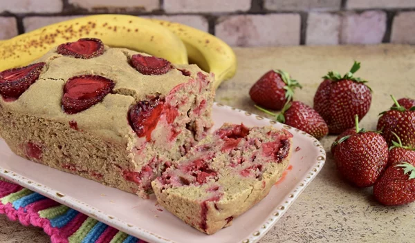 Κέικ μπανάνα - φράουλα: Το απόλυτο σνακ!