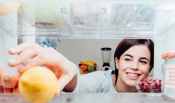 Αβγά και άλλες τροφές στο ψυγείο: Να πού θα βάλεις τι και τι να ξέρεις για τη διατήρηση των τροφίμων