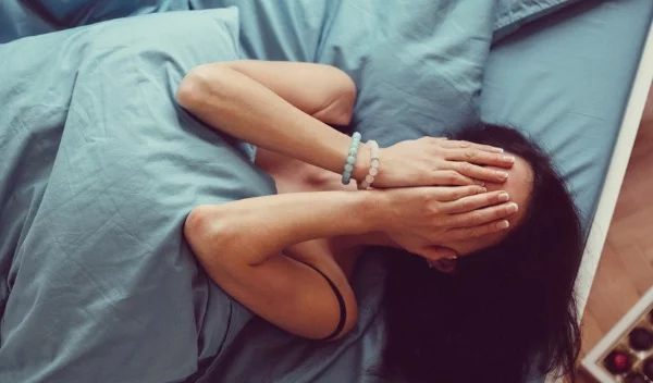 Πώς να συνέλθεις από το hangover; Τι πρέπει και τι δεν πρέπει να κάνεις