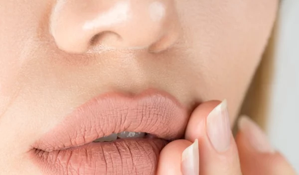 Έρπης στα χείλια: Τι να προσέχεις και πώς δε θα ξαναεμφανιστεί ο επιχείλιος έρπης