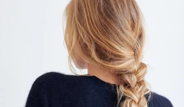 5 σπιτικές μάσκες για λαμπερά μαλλιά (για ξανθές ανταύγειες, για ενυδάτωση, για ευαίσθητα μαλλιά)