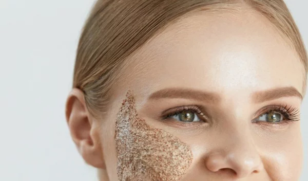 Βαθιά απολέπιση προσώπου στο σπίτι (οι κανόνες, τα προϊόντα, η εφαρμογή)