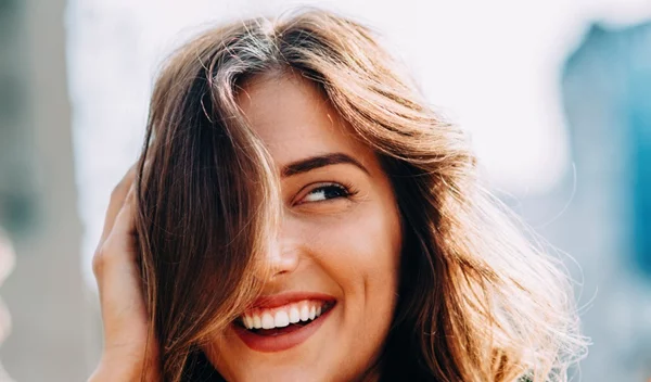 Οι 10 καλύτερες τροφές για μακριά λαμπερά μαλλιά