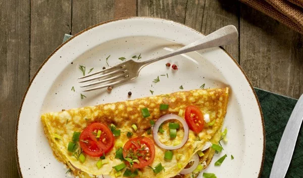 Oμελέτα με λαχανικά και τυρί κρέμα με 252 θερμίδες