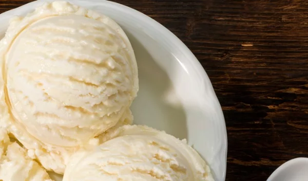 Φτιάξε σπιτικό παγωτό βανίλια με λίγες θερμίδες