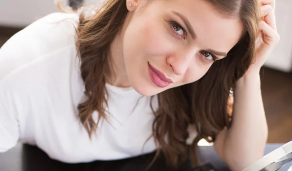 Τι χρώμα σκιάς μού ταιριάζει; Επιλέγουμε σύμφωνα με το χρώμα των ματιών μας