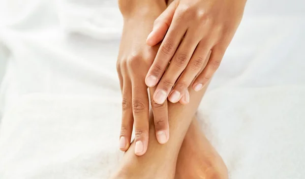 Αποτρίχωση με κερί | Μυστικά για να γίνει λιγότερο επίπονη και πιο αποτελεσματική