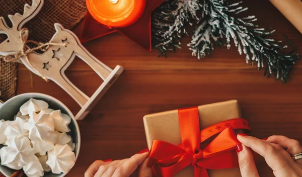 Σχέσεις και δώρα: 7 λόγοι για να κάνεις δώρα τα Χριστούγεννα