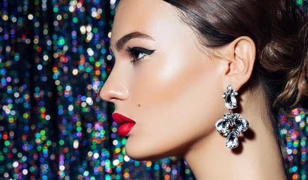 Επίσημο μακιγιάζ; Πώς θα το πετύχεις βήμα βήμα για τις γιορτές