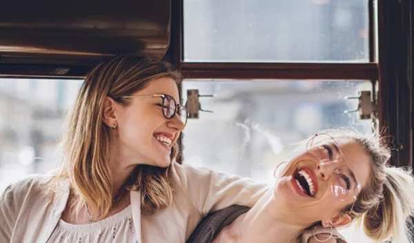 Πώς θα γίνω καλύτερη φίλη; 6 συμβουλές της ψυχολόγου