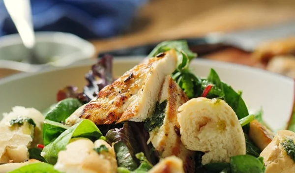 Γαλλική σαλάτα με κοτόπουλο και τέλειο ντρέσινγκ