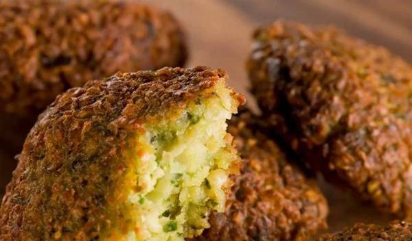 Συνταγή για φαλάφελ: Vegan και light κεφτεδάκια με ρεβίθια