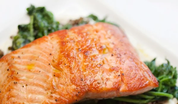 Πικάντικος σολομός με φακές: Ένας αναπάντεχος αλλά γευστικός συνδυασμός