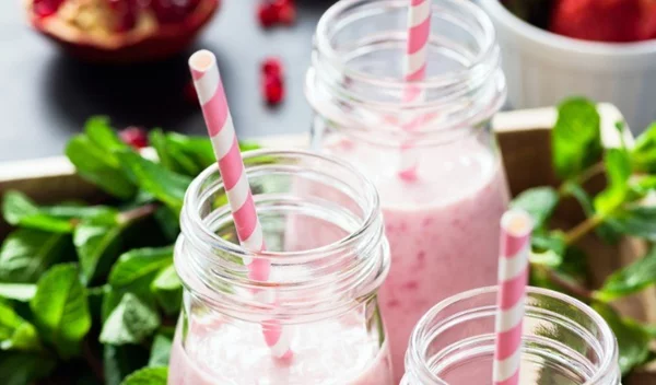 Απίθανο smoothie με βρώμη και φράουλα χωρίς λιπαρά