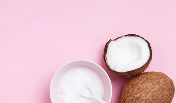 Λάδι καρύδας για υπέροχα μαλλιά, λείο δέρμα και ντεμακιγιάζ