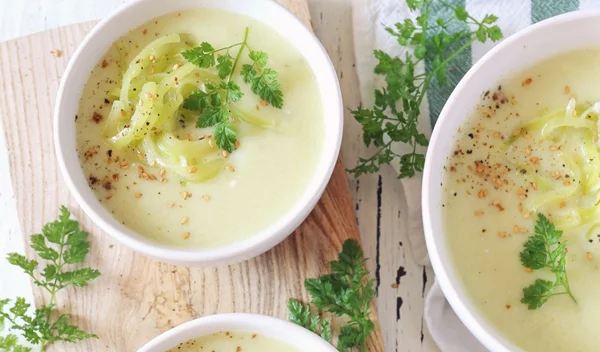 Καλοκαιρινά φαγητά: 3 κρύες σούπες για δίαιτα από τη διατροφολόγο