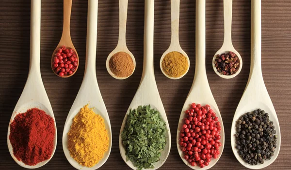 6 μπαχαρικά που αδυνατίζουν και χαρίζουν υγεία