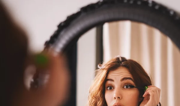 Mask-proof makeup | Το καλύτερο μακιγιάζ όταν φοράς μάσκα [βίντεο]