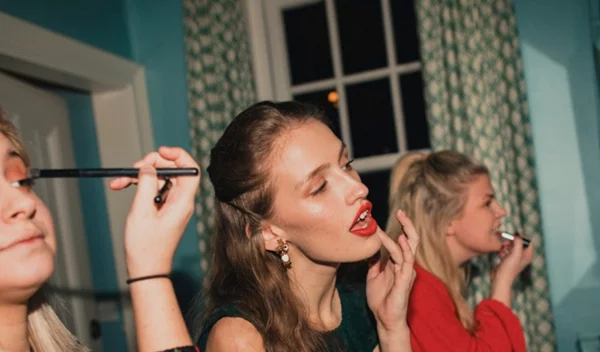 Αυτά τα 5 καλλυντικά ΔΕΝ πρέπει να τα μοιράζεσαι