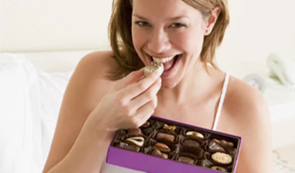 Λιγούρες εγκυμοσύνης: Αλμυρά ή γλυκά; Πατατάκια ή φρούτα; Να τι θα θες να τρως