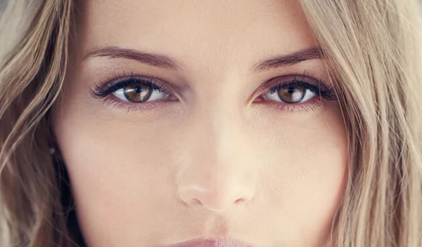 Μαύρα στίγματα στη μύτη; Ένα σημαντικό tip που μας βοηθά να τα αποφύγουμε