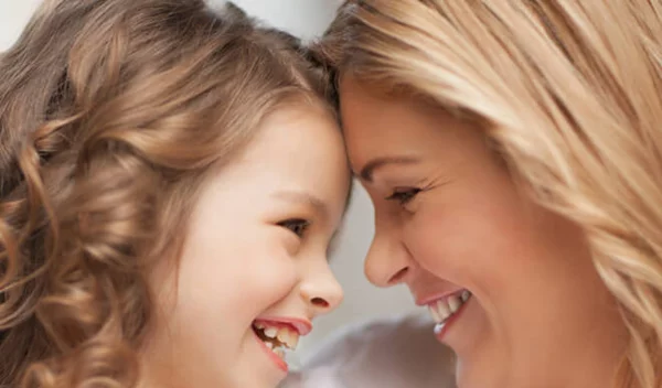 Για να μεγαλώσεις μία επιτυχημένη κόρη πρέπει να είσαι αυστηρή μαμά; (Ναι, λέει η έρευνα)