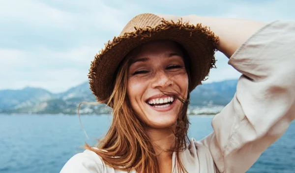 Πώς θα βγάλεις την τέλεια selfie; Οι συμβουλές της beauty expert