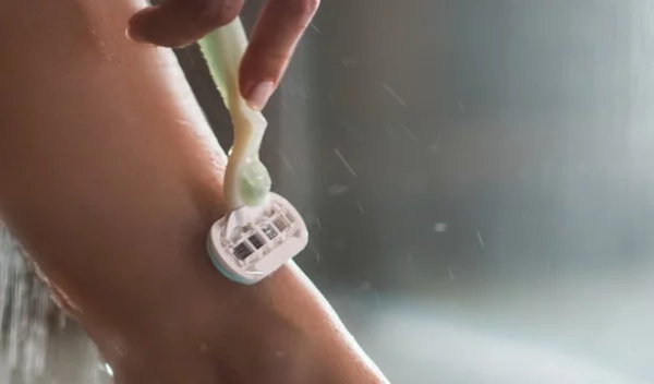 Σπυράκια μετά το ξύρισμα; Δες πώς θα αποφύγεις τον ερεθισμό