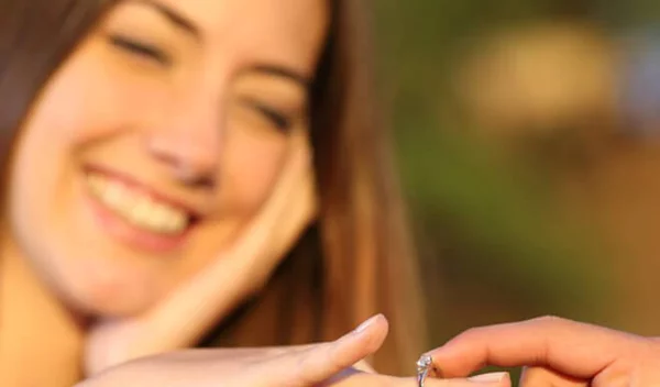 Πώς θα του δείξεις ότι θες να τον παντρευτείς