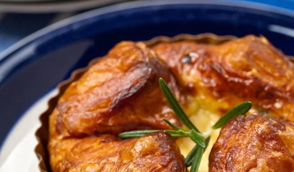 Ατομικά σουφλέ με μπρόκολο και τσένταρ (έτσι θα φάνε μπρόκολο και τα παιδιά)