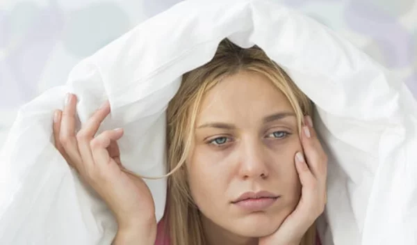 Γιατί κάποιες γυναίκες έχουν περίοδο κάθε μέρα; Τι την προκαλεί;