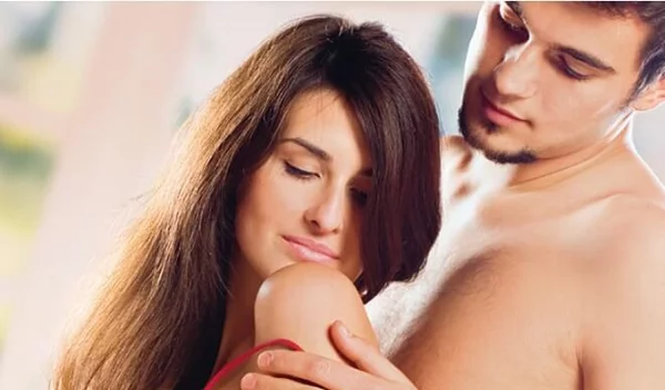 Το άγγιγμα κάνει καλό στην υγεία: Μάθε πώς (Ακόμα και το να είσαι ξυπόλητη!)