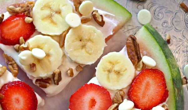 Πίτσα καρπούζι: 5 συνταγές για τη νέα γευστική μανία (θες αλμυρή, με σοκολάτα ή στο φούρνο;)