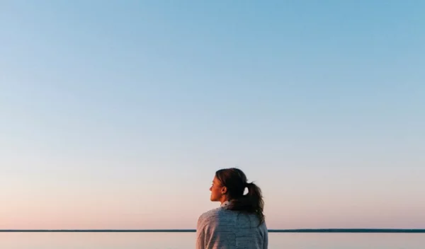 Νιώθεις διαρκώς στρες; Τι να κάνεις για χαλάρωση ανάλογα με το χρόνο που έχεις