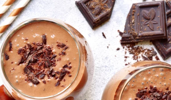 Τέλειο smoothie σοκολάτα µε µπανάνα και ταχίνι από την food blogger Ελένη Βονισσάκου