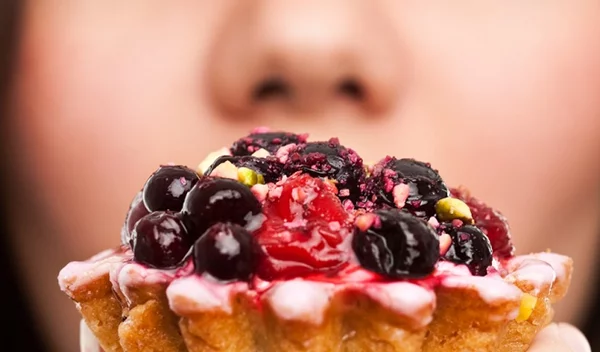 8 κακές συνήθειες που αυξάνουν τα τριγλυκερίδια και πώς μειώνονται