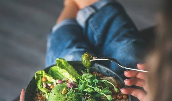 Δυσκολεύεσαι να χάσεις βάρος; Μήπως «φταίει» η σχέση με τον εαυτό σου ή τους άλλους;