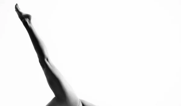 H... ανώνυμη που εξασκεί τη yoga γυμνή και έχει γίνει viral!