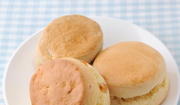 Μπισκότα με βουτυρόγαλα και τρία μόνο υλικά (δες πώς θα φτιάξεις βουτυρόγαλα!)