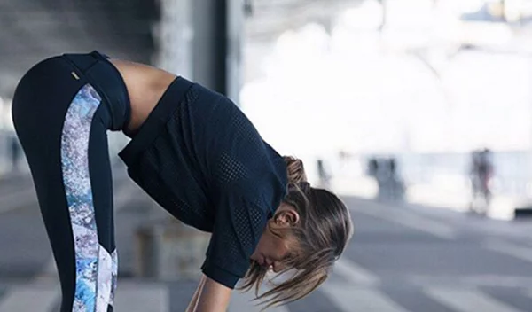 Ο trainer που θα αλλάξει το σώμα σου με 15 λεπτά την ημέρα! (γυμνάσου σαν τη Jennifer Lawrence!)