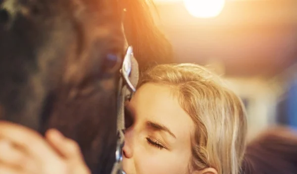 Δοκιμάσαμε ψυχοθεραπεία με άλογα! Έχεις πολλούς καλούς λόγους να το κάνεις κι εσύ!