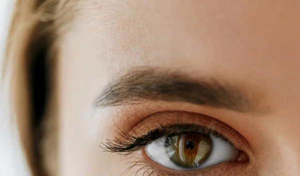 Μακιγιάζ για μάτια με ρυτίδες | Πώς να βαφτείτε για να μην τονίζονται τα σημάδια γήρανσης