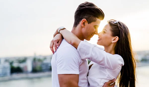 Να πώς θα δεις πόσο... σεξουαλικός τύπος είναι από το πρόσωπό του