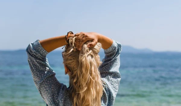 Ξεθωριάζει το χρώμα των μαλλιών σου; Όχι αν γνωρίζεις αυτά!