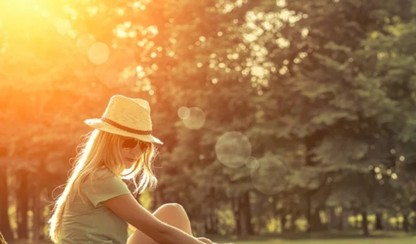 Συμπτώματα άγχους: Πονάει η πλάτη σου, δε βγαίνεις έξω, είσαι αναποφάσιστη και άλλα σημάδια που διαβάζουν οι ψυχολόγοι!