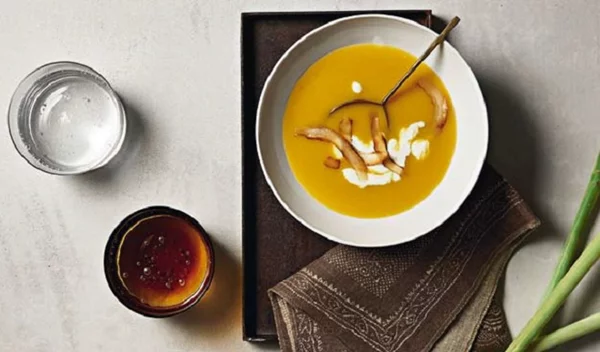 Κολοκυθόσουπα βελουτέ με λεμονόχορτο (η πιο yummy χειμερινή συνταγή)