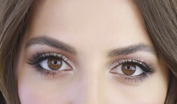 Βίντεο: Μακιγιάζ για καστανά μάτια; Αυτό ΠΡΕΠΕΙ να το δεις (και να το κάνεις)!