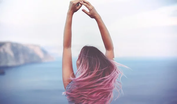 D.I.Y. μάσκα μαλλιών με 3 υλικά από το ψυγείο σου από τον hairstylist της Adriana Lima