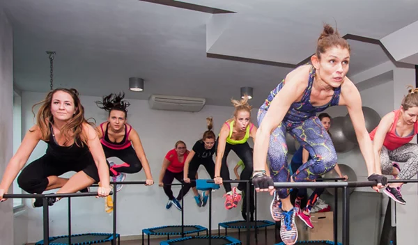 Δοκίμασα Jumping Fitness και -δεν θα το πίστευα, αλλά- είναι ο πιο fun τρόπος για να ΚΑΙΣ ΠΟΛΥ λίπος!