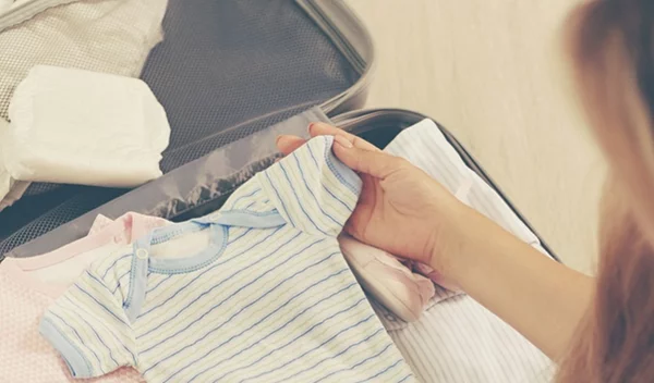 Τι ΠΡΕΠΕΙ να έχεις στην τσάντα για τον τοκετό